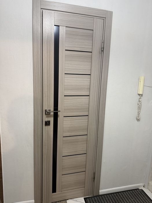 Продам межкомнатные двери 4 штуки