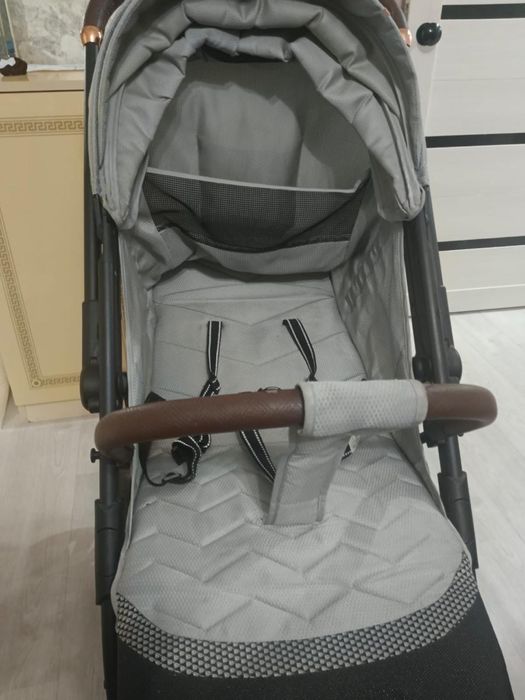 Прогулочная детская коляска