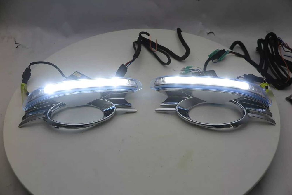 Капаци халогени с ЛЕД дневни светлини Мерцедес 204 LED Mercedes W203