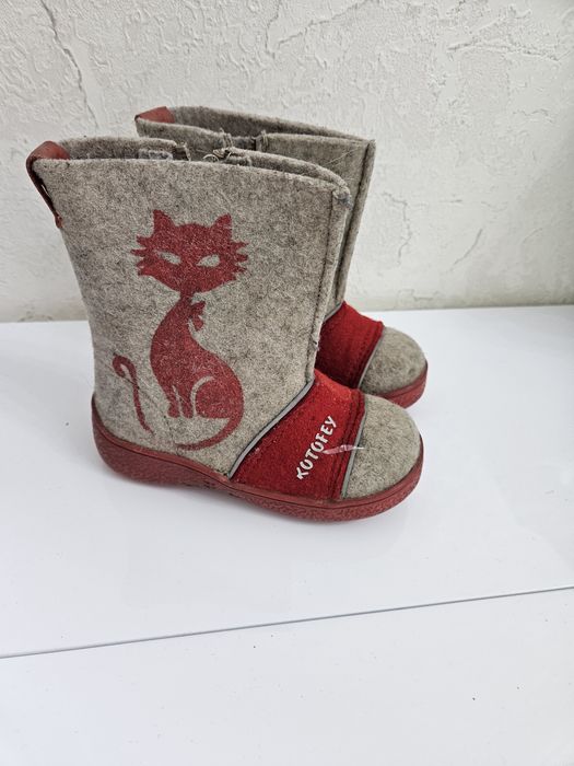 Детская обувь на размер 24,33,35