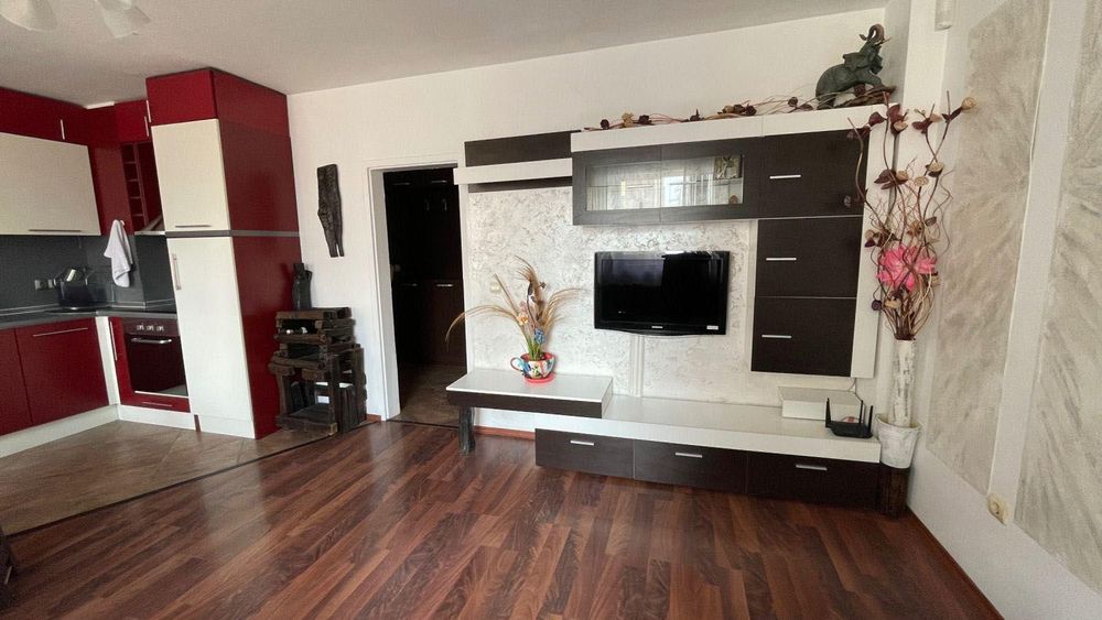 Дава се под наем Тристаен апартамент в София, Красно село - 110 кв.м за 746.64 € - Снимка #1