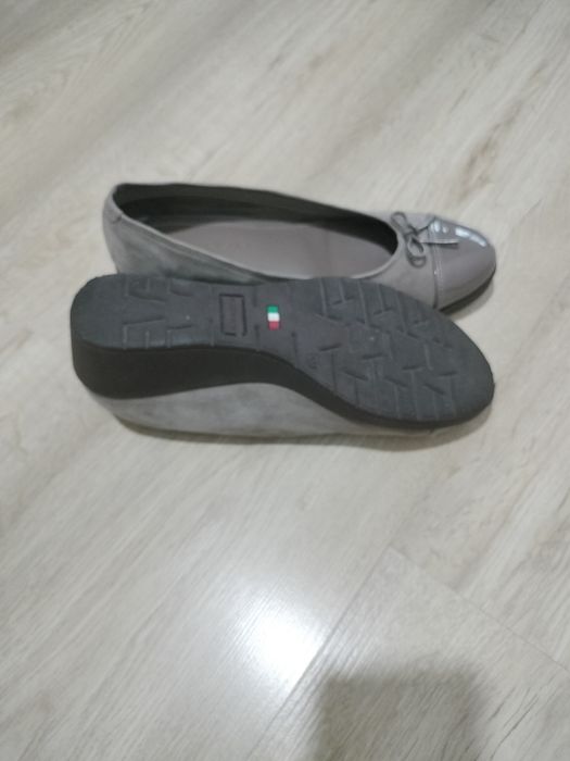Vand incaltaminte stare foarte buna