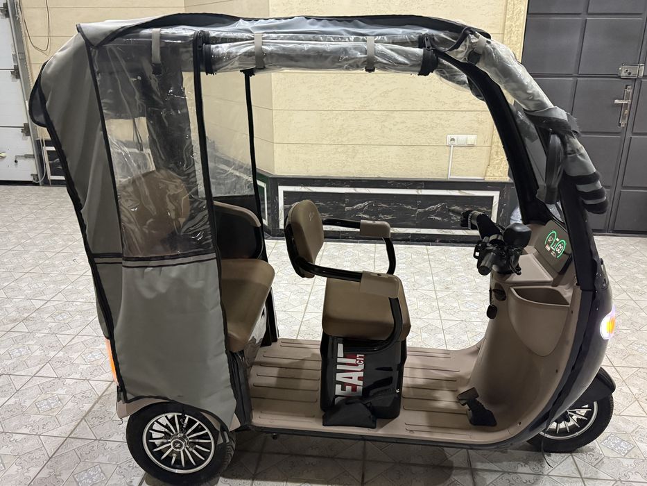 Электроскутер Skillmax с кабиной