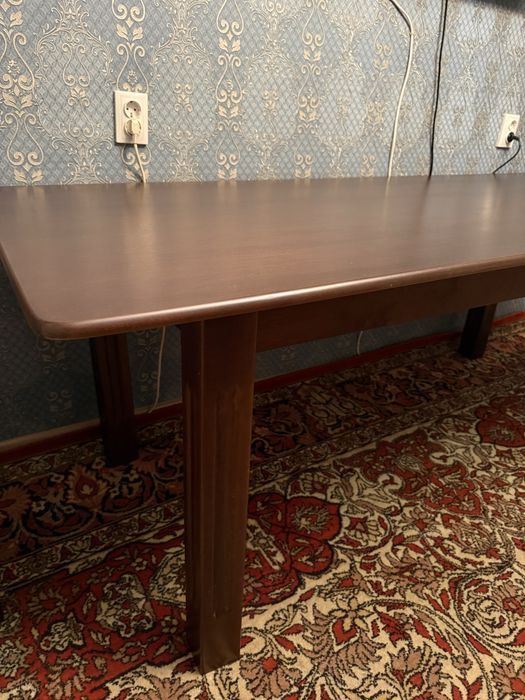 Стол в гостинную новый