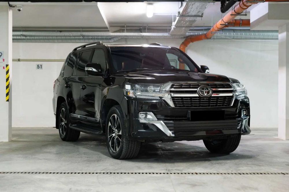 Toyota Land Cruiser 200, V8 - 5.7 L.