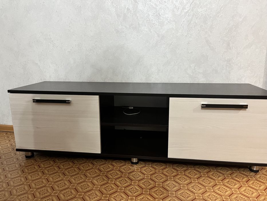 Продам тумбу под телевизор