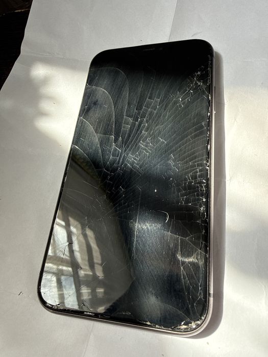 Iphone 11, 128 гб, зарядка, коробка есть