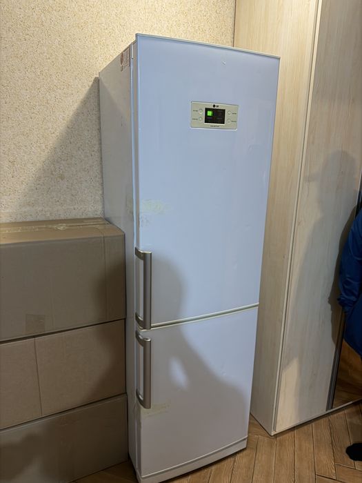 Продам Холодильник LG