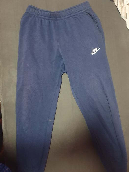 Pantaloni Nike foarte buni