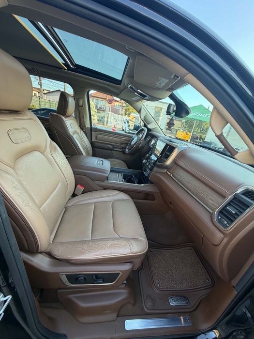 Dodge ram 1500 2020 laramie edition 5.7HEMI