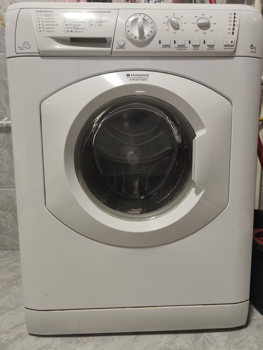 Продаётся стиральная машина автомат хотпоинт Аристон.