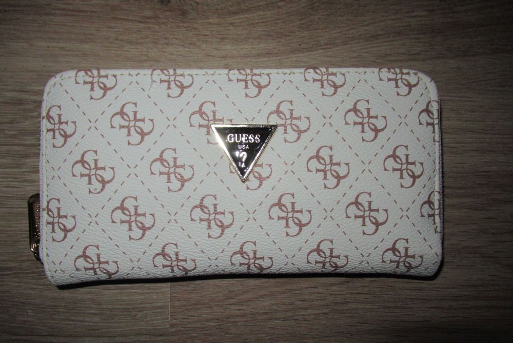 GUESS--ДАМСКИ портфейл--НОВ!!!