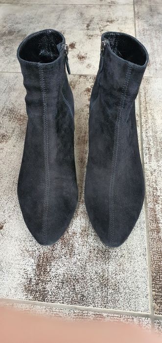 Botine din piele întoarsă