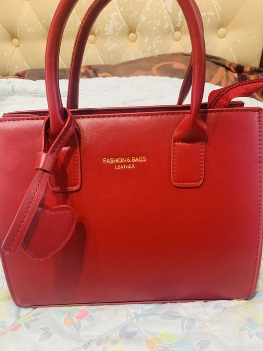 Сумка новая в бардовом цвете.