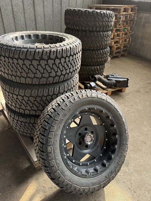 Продават се 285/55/20