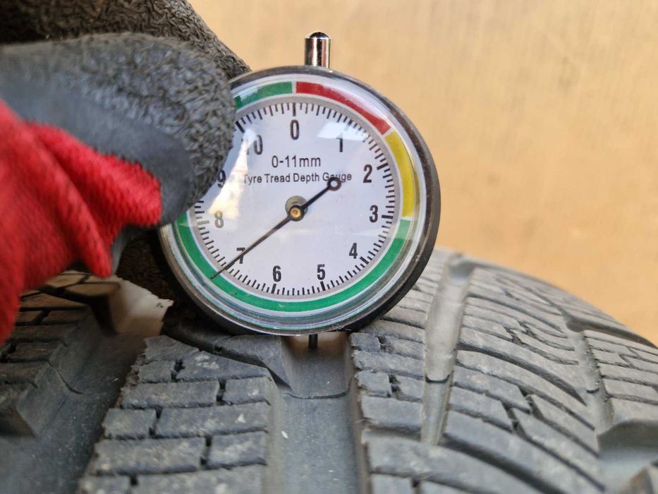 2 Pirelli R19 235/35 Зимни гуми  DOT3221