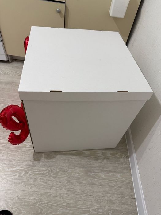 продается корзина и пустая коробка