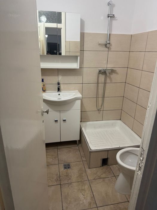 Apartament cu 4 camere de inchiriat