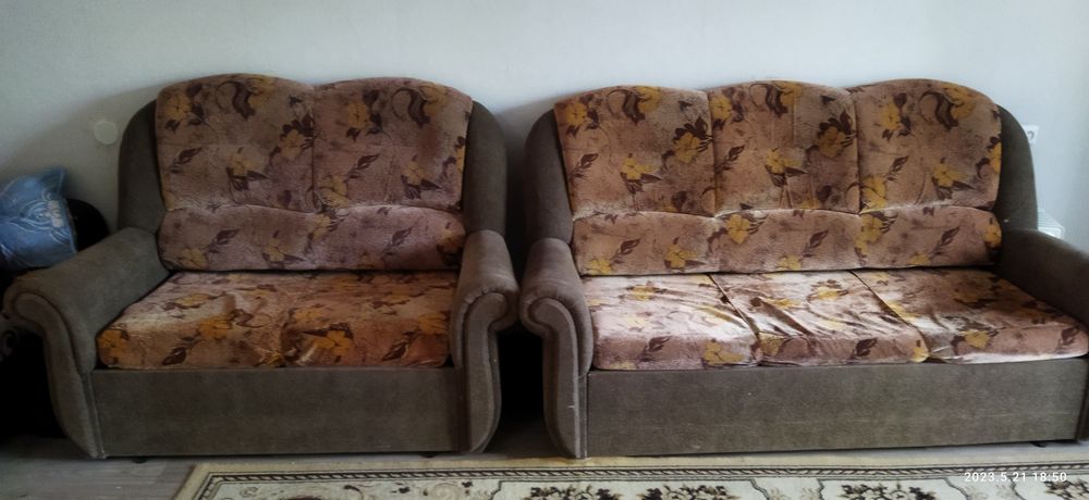 Продам за 10.000 два дивана