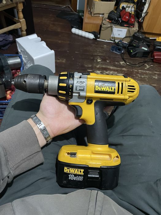 Bormașină cu percuție DeWalt DC925 18V