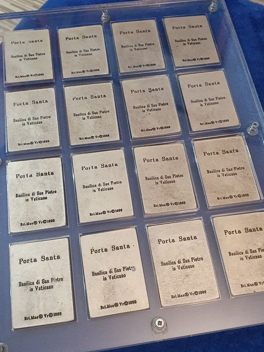 Vând plachete VICO CONSORTI