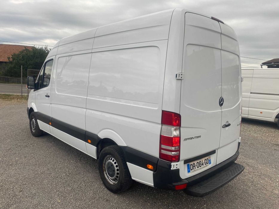 Mercedes Sprinter  2015,mediu,143 cp