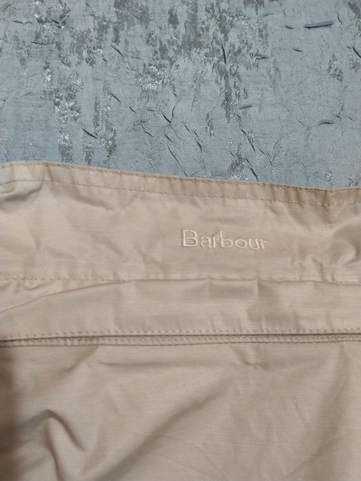 Vând geacă de damă Barbour.