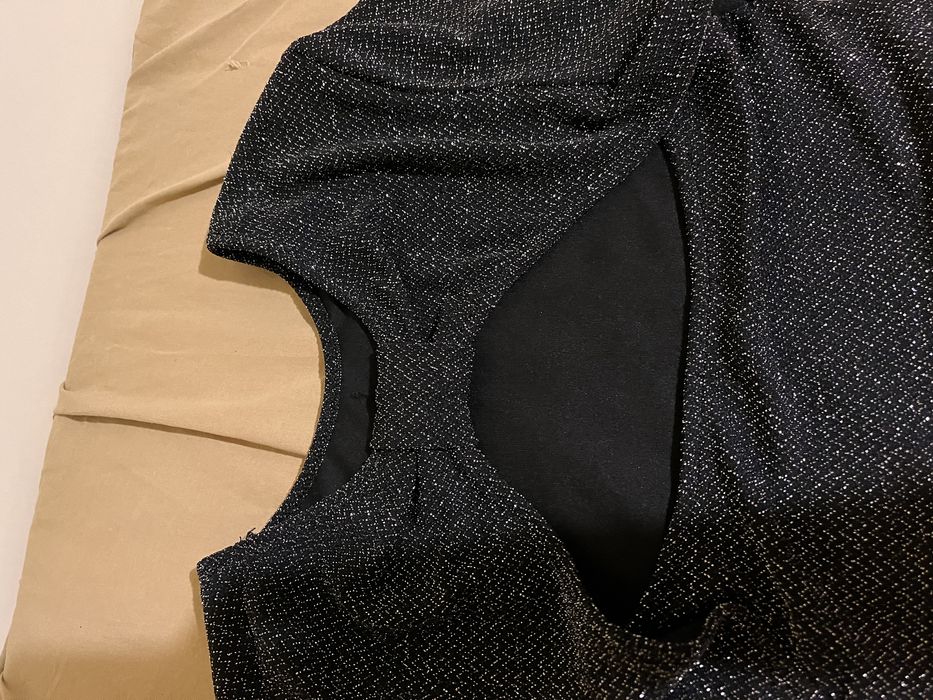 Блестяща черна рокля