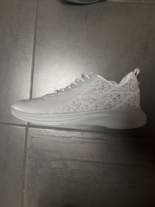 Сиви модерни обувки