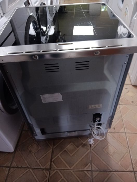 Иноксова свободно стояща печка с керамичен плот Gorenje с 2 години Гаранция