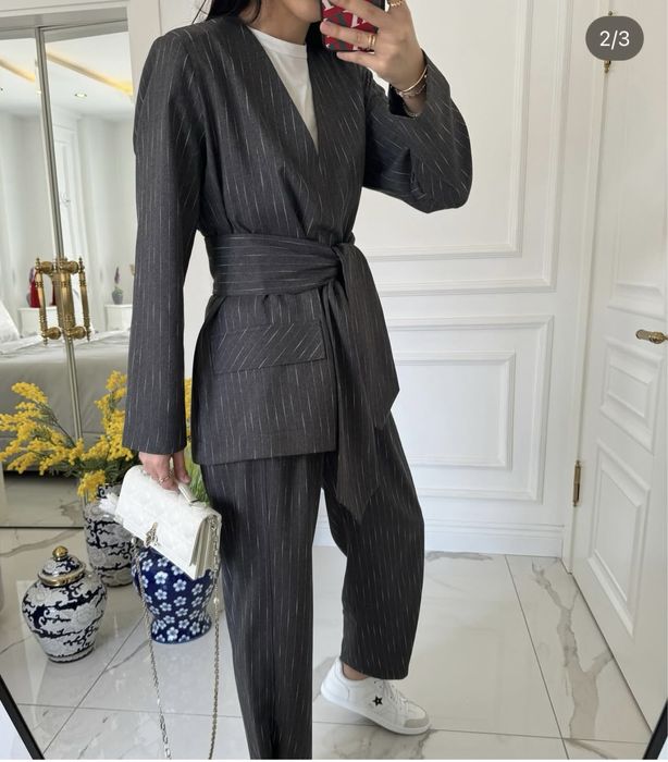 Продам костюм LARYIA