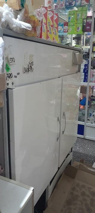 Витринный холодильник  / Холодильник