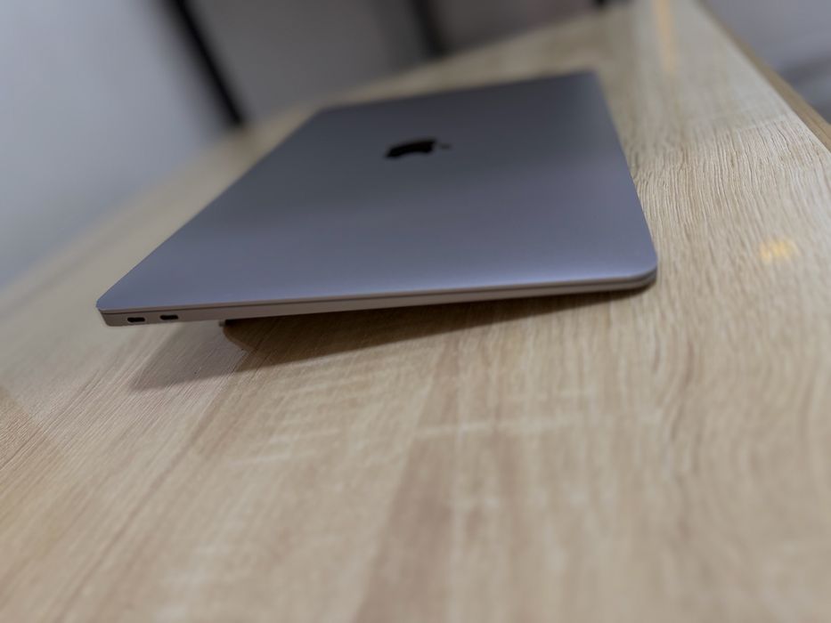Macbook air 13.3 д 2018