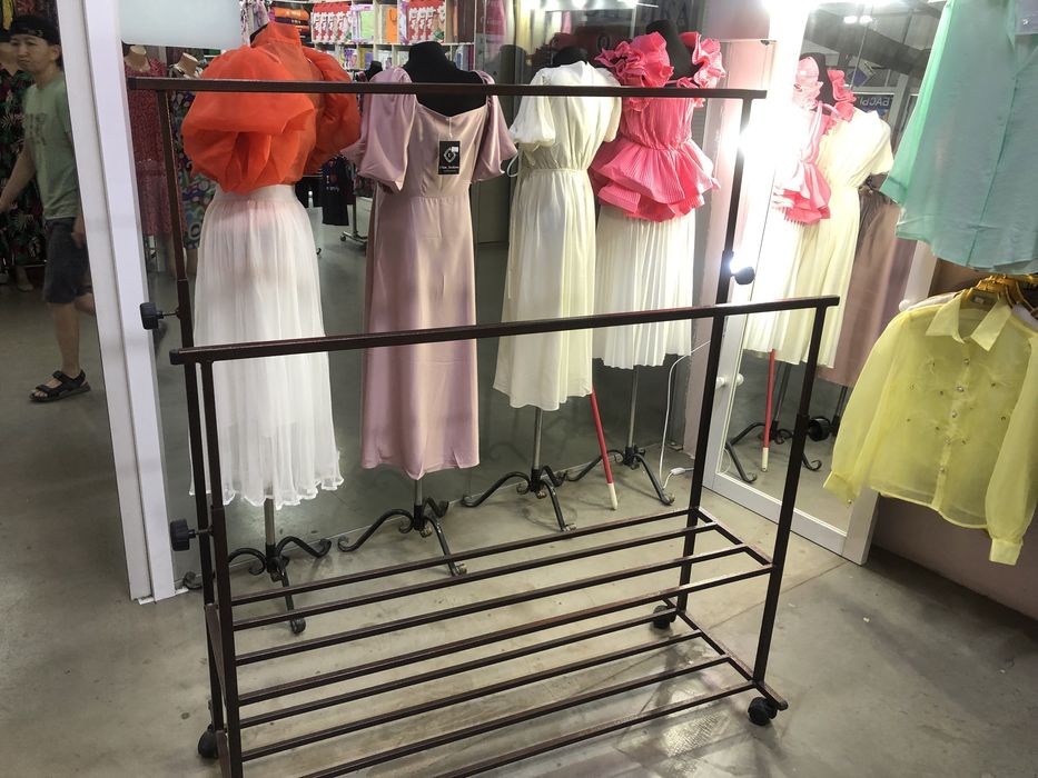 Вещалка для одежды и рейл для платье