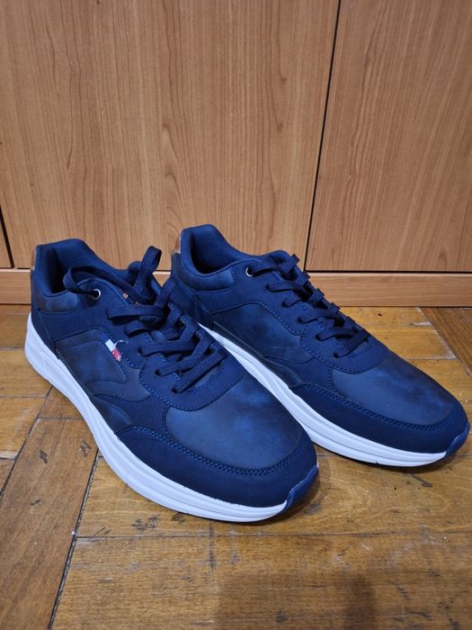 Adidasi barbati ca noi