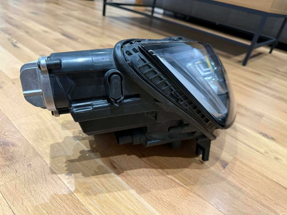 Матричен фар за Ауди А4 б9 - Оборудван