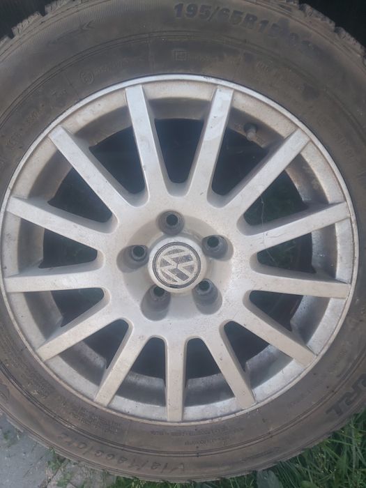 Jante vw Volkswagen  pe 15.cauciucuri de iarna 195 65 15 Doar 2 bucati