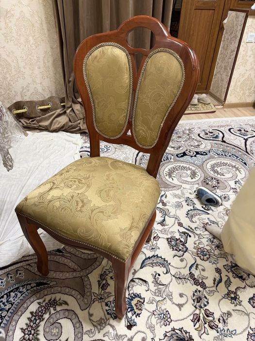 Продается большой стол и 16 стульев