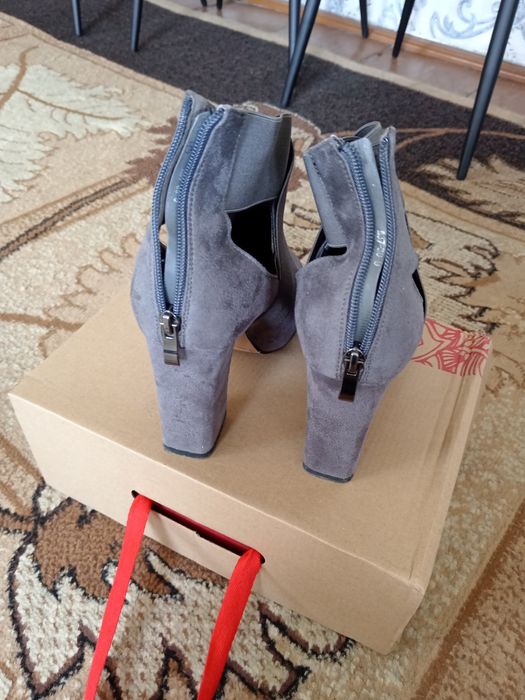 Продам ботильоны.