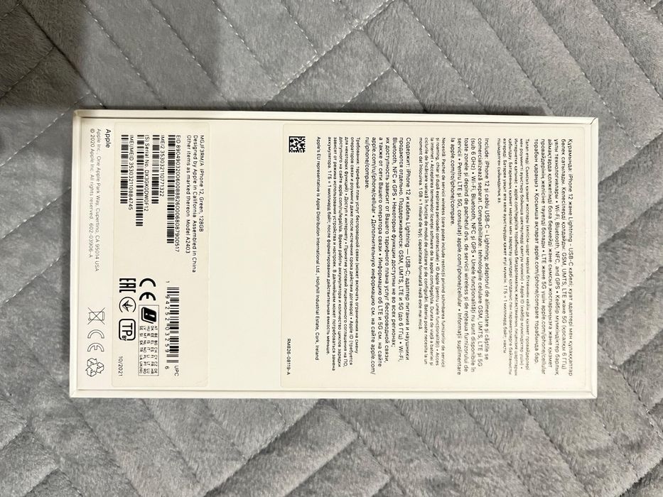 Продам iPhone 12 в отличном состоянии