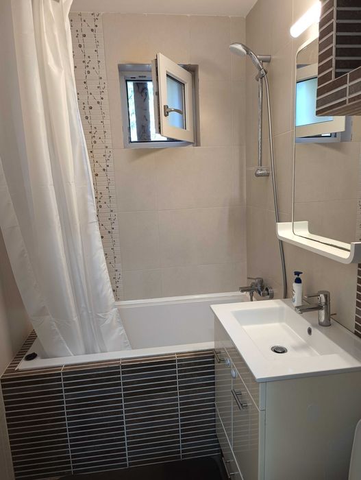 Inchiriere apartament 3 camere, semidecomandat pe Str. Marasesti - Disponibil începând cu 1 iulie 2026.