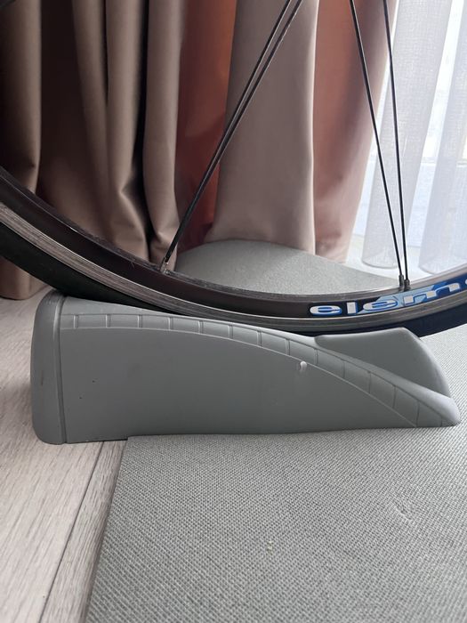 Trainer indoor Elite + senzor de viteza Garmin 2