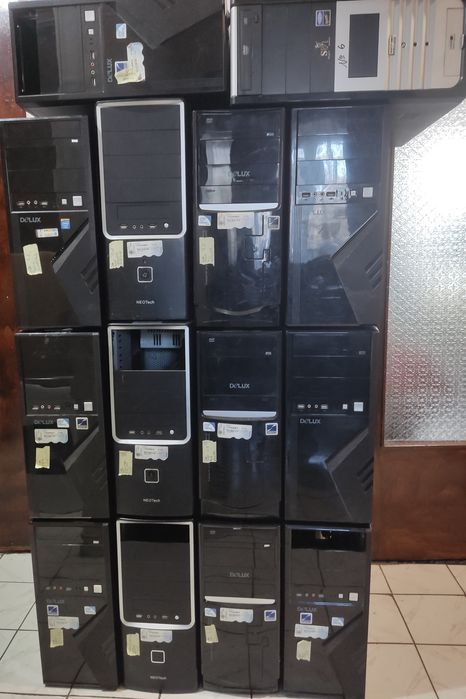 Компютърни кутии и захранвания.