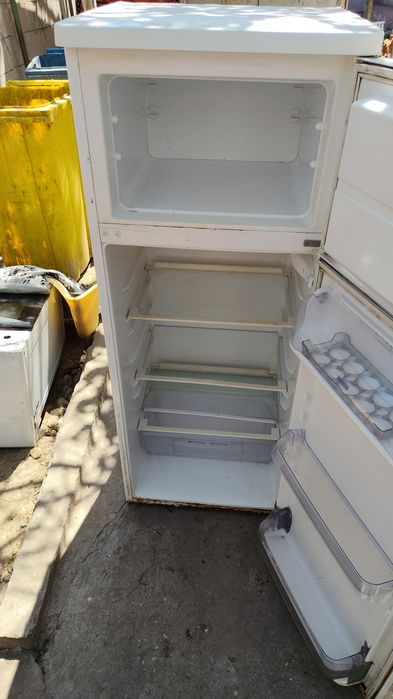 Vând frigider Funcțional Zanussi