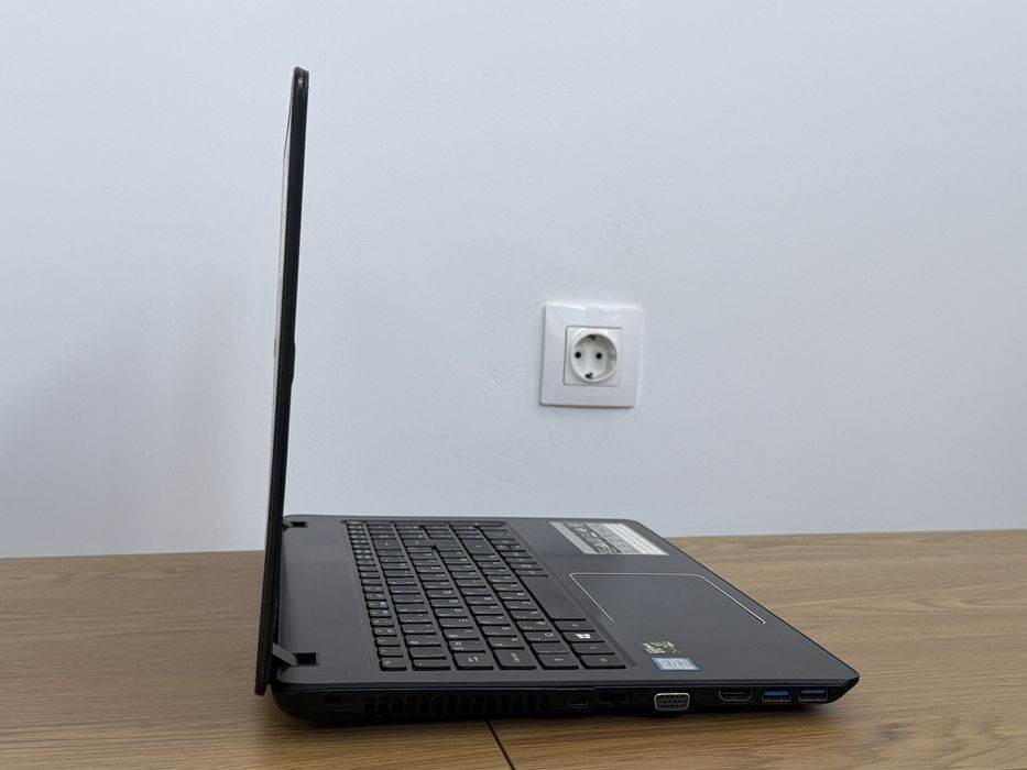 i7-7500U / 8GB / SSD 512GB / 15.6" FullHD / Acer Aspire F5-573G-78WE Геймърски лаптоп
