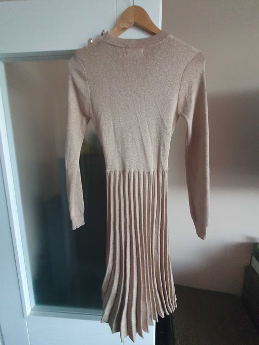 Красива Златиста Рокля!