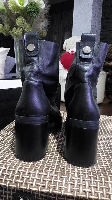 Ghete piele naturala Zara,purtate 1 data, toc de 8cm, nr40