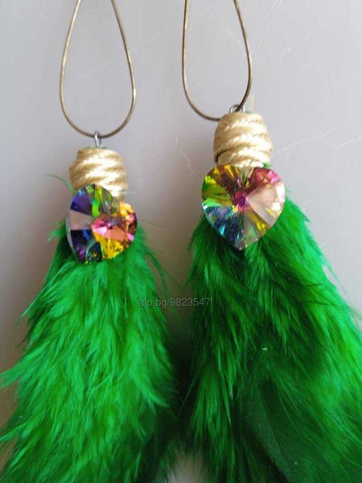 Обеци от птичи пера