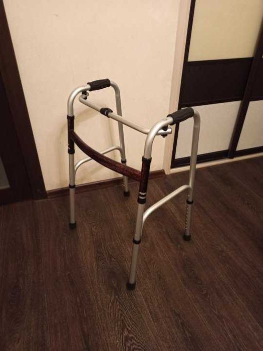 Кресло - туалет со спинкой БИОТУАЛЕТ