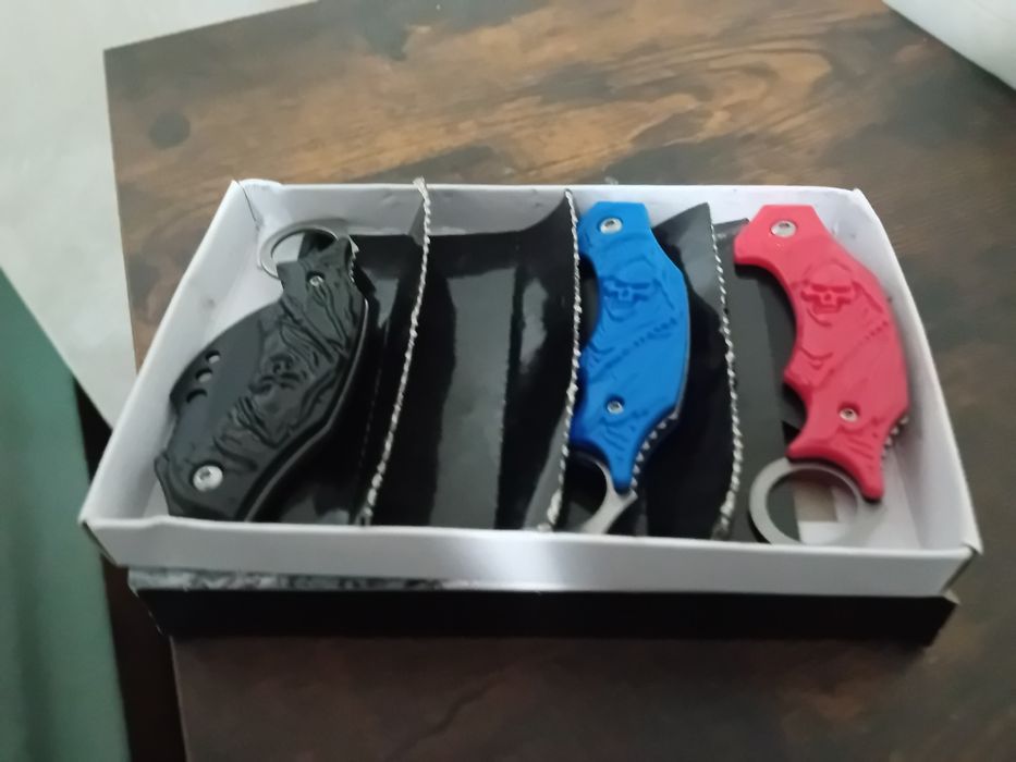 Briceag nou pentru camping or pescuit